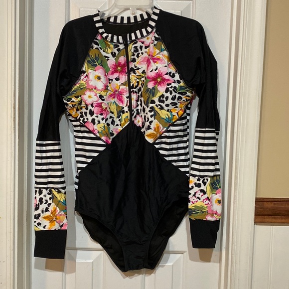 Unbranded Other - NWOT XL Zip THUMB HOLES Long Sleeved One Piece Swimsuit Bathing Suit Women’s 1X